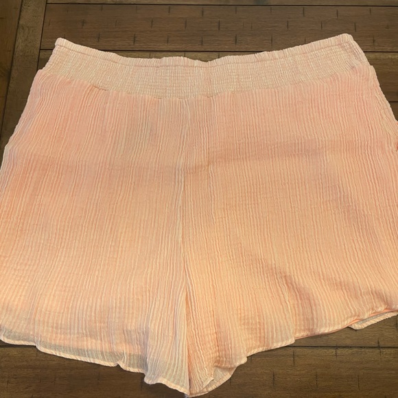 5 Inch Textured Gauze High-Rise Short - Picture 7 of 7